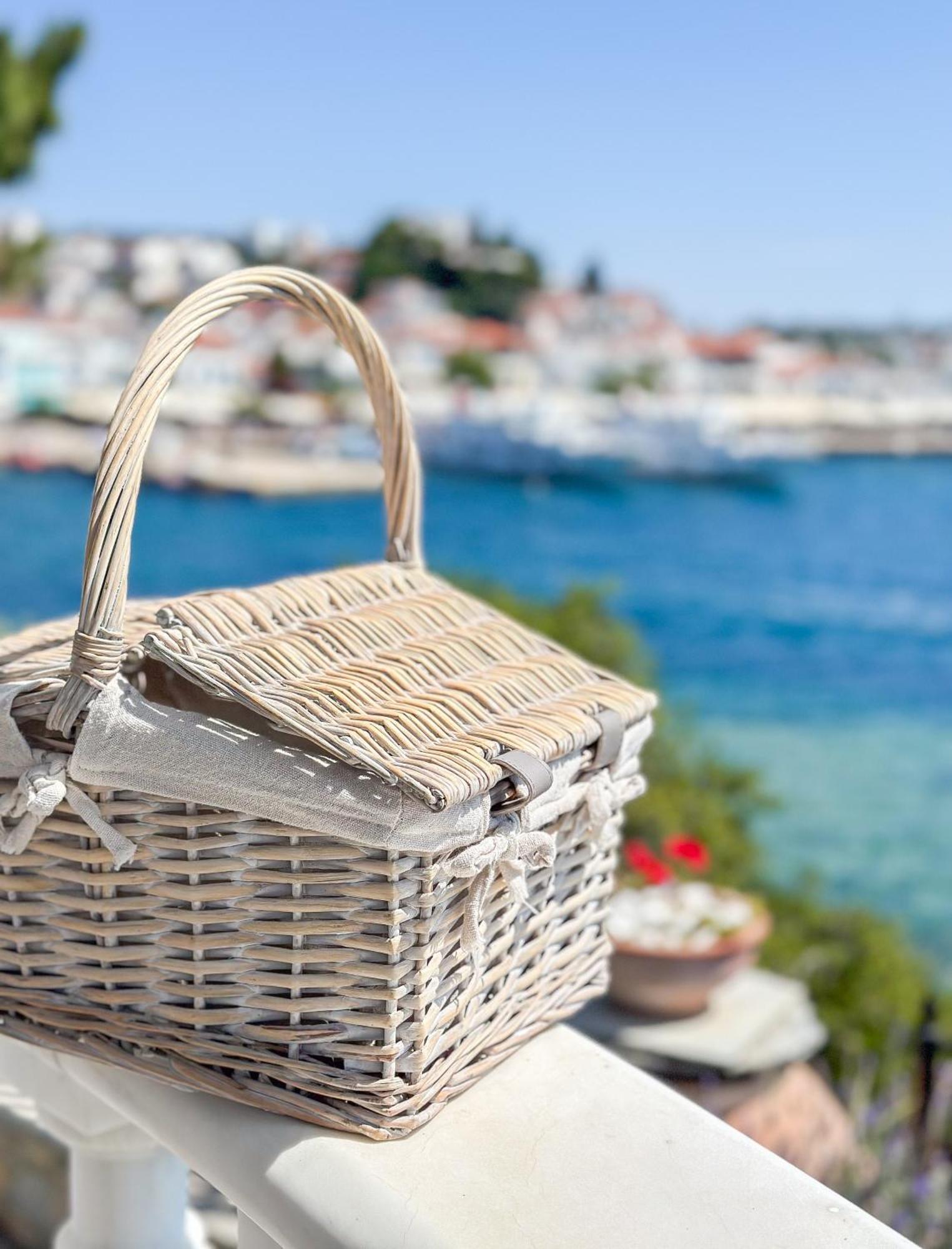Ourania'S Mansion Hotel Skiathos Town Exterior photo