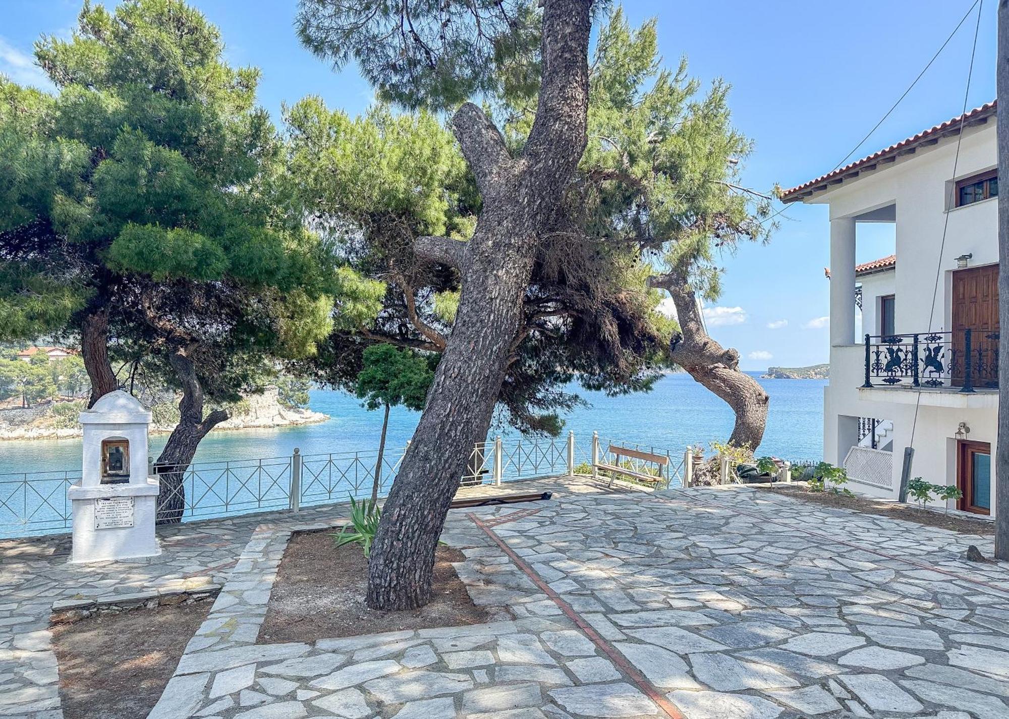 Ourania'S Mansion Hotel Skiathos Town Exterior photo