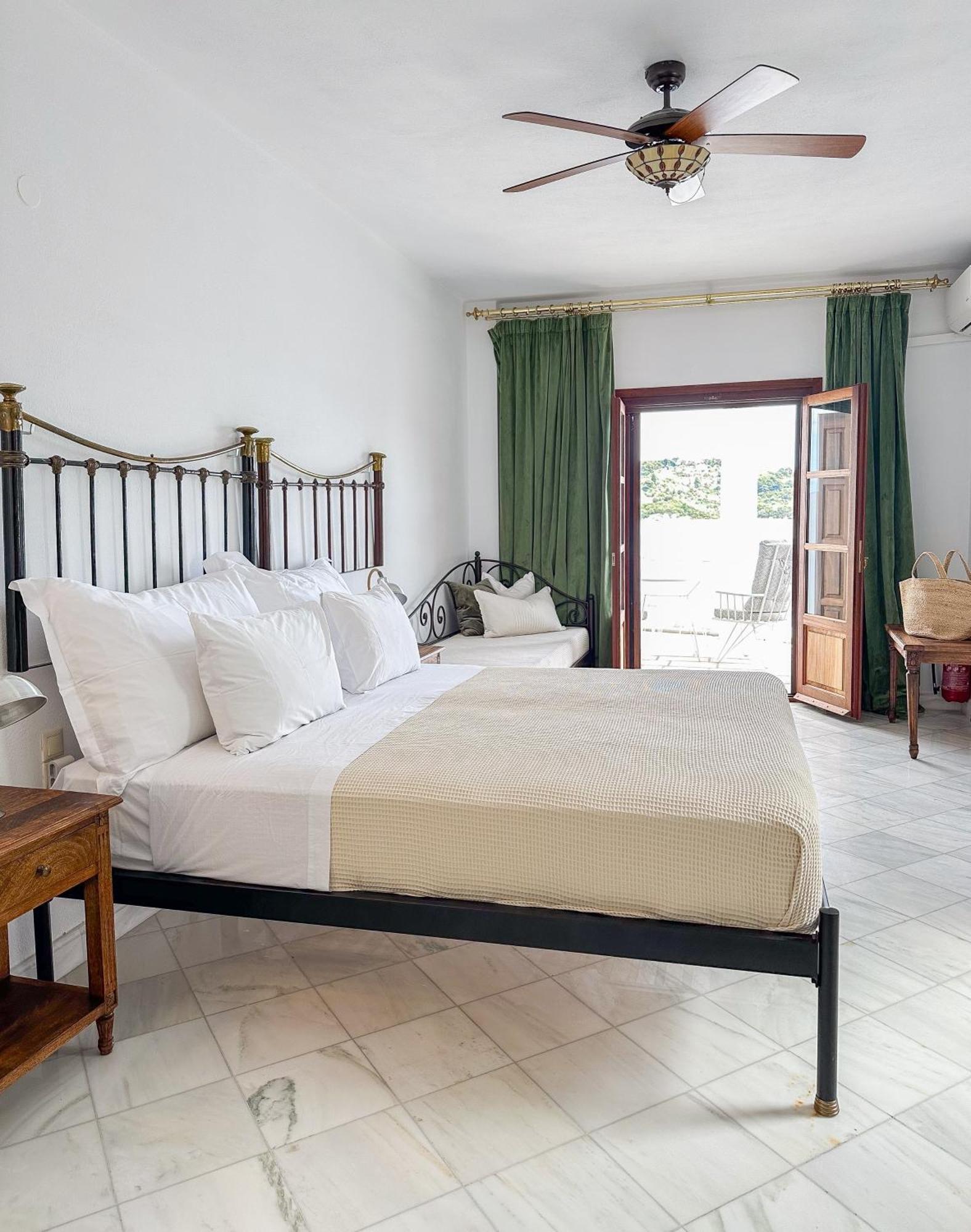 Ourania'S Mansion Hotel Skiathos Town Exterior photo