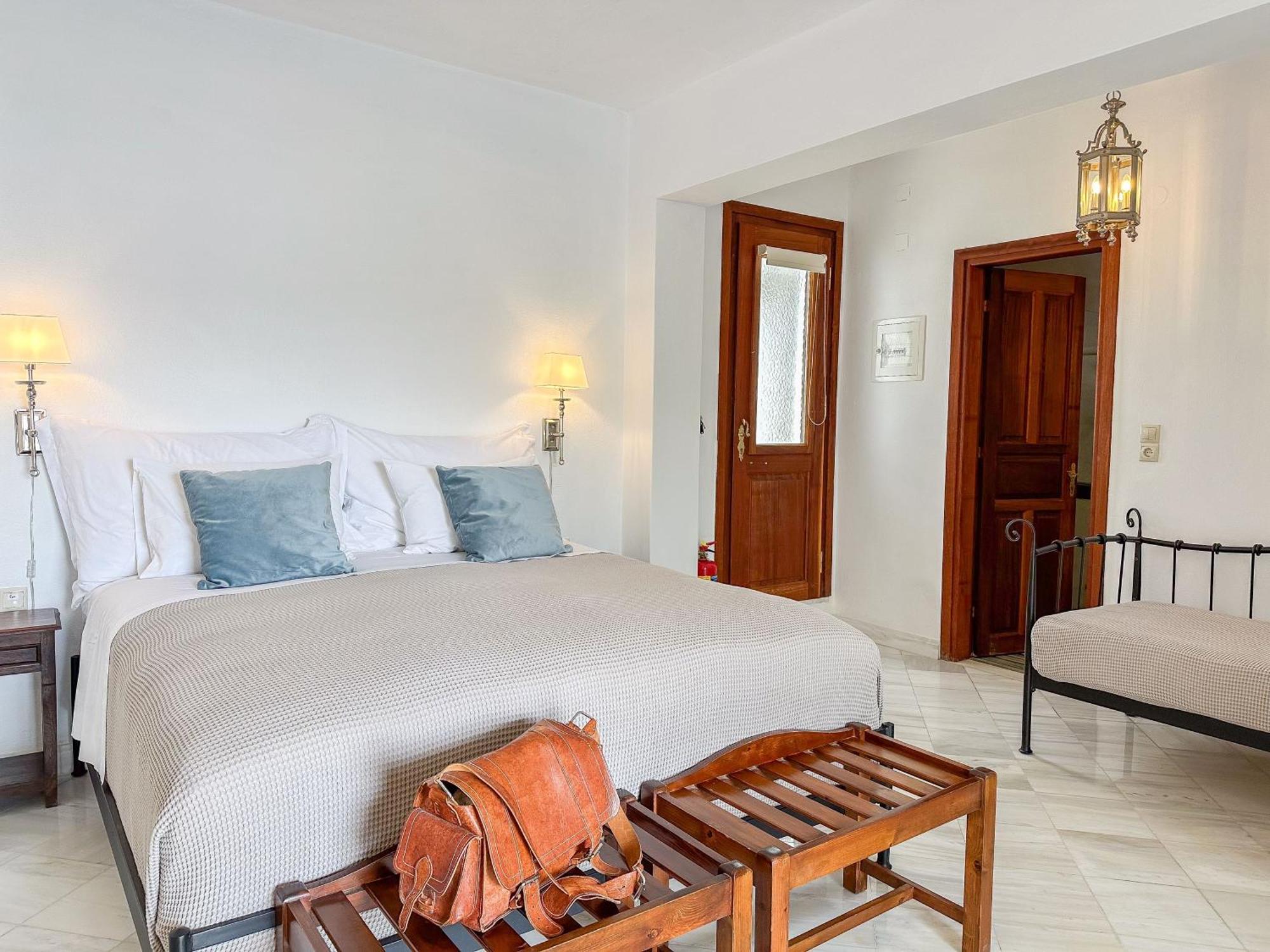 Ourania'S Mansion Hotel Skiathos Town Exterior photo